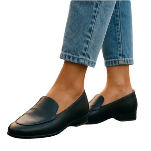 MICHAEL Michael Kors Black Genuine Leather Flat Loafers Gold Logo Heel Size 8M - Picture 1 of 13